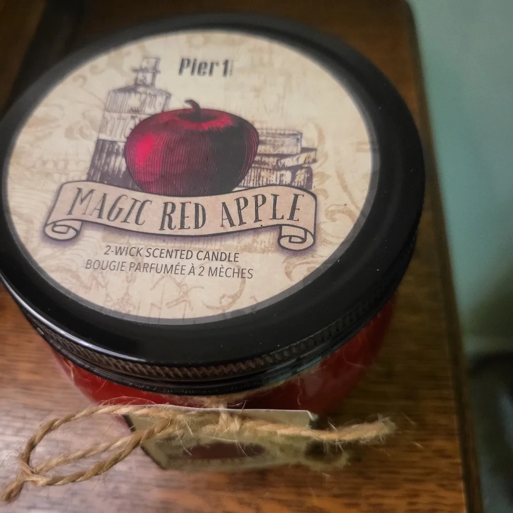 NEW PIER 1 IMPORTS ONE 2 WICK MAGIC RED APPLE CANDLE DISCONTINUED RARE